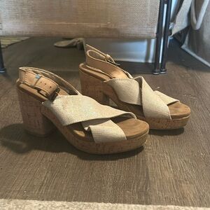 TOMS chunky heel metallic sandal, size 5.5